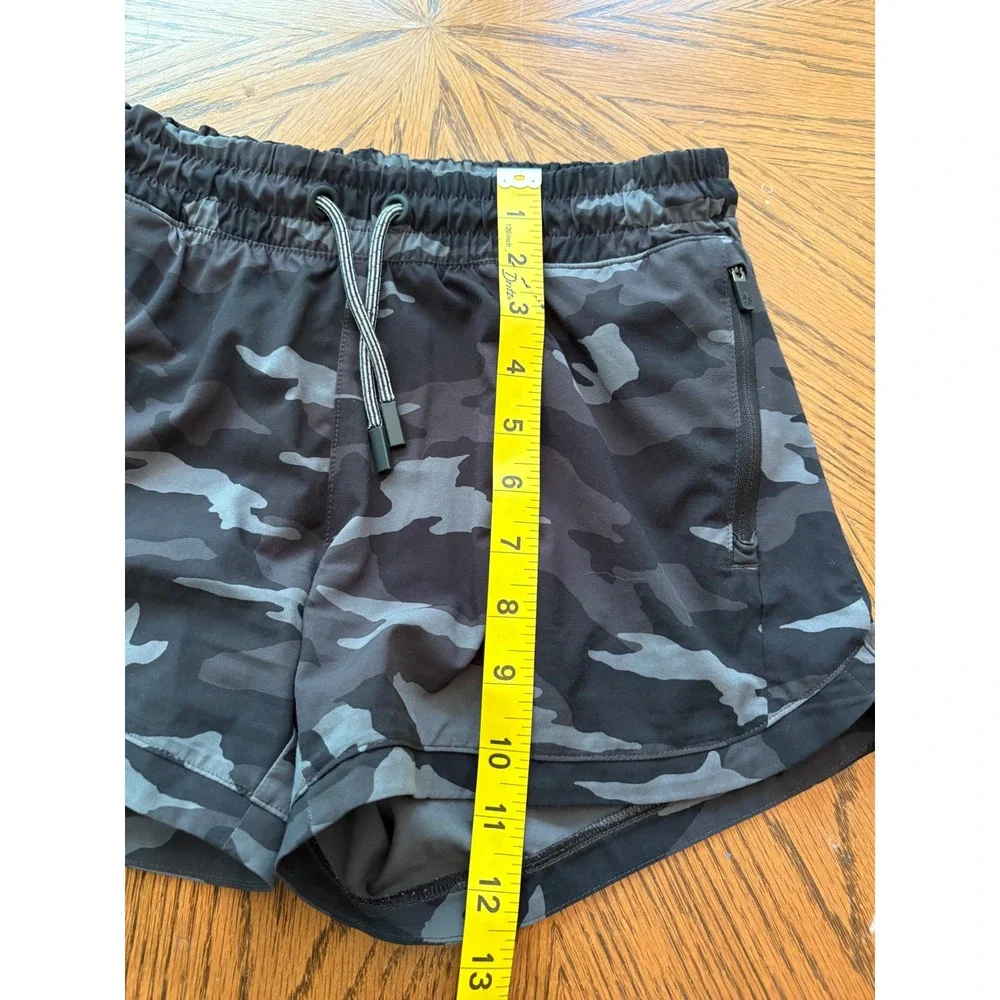 Athleta Girl Camo Athletic Shorts Grey Black Camouflage XL 14 Zipper Pockets